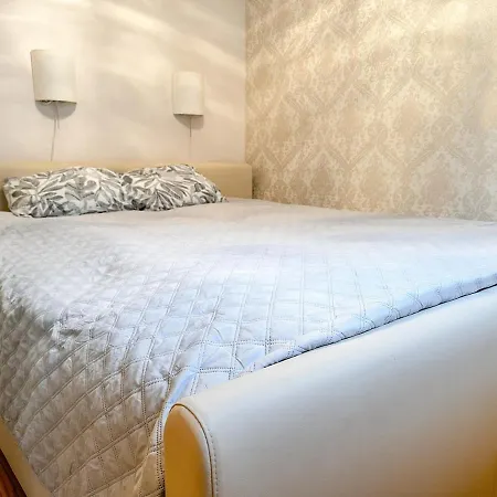 Stylish 1br Kalaranna, Walk To Old Town, Port, Cafes *