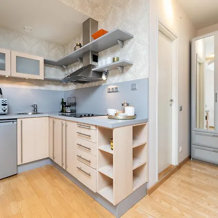 Stylish 1br Kalaranna, Walk To Old Town, Port, Cafes 탈린
