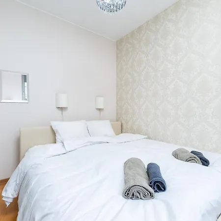 Stylish 1br Kalaranna, Walk To Old Town, Port, Cafes Apartment *
