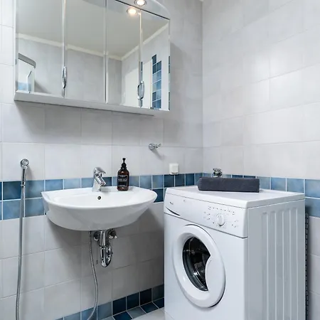 Stylish 1br Kalaranna, Walk To Old Town, Port, Cafés * Tallin