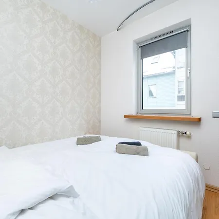 Stylish 1br Kalaranna, Walk To Old Town, Port, Cafes Apartment