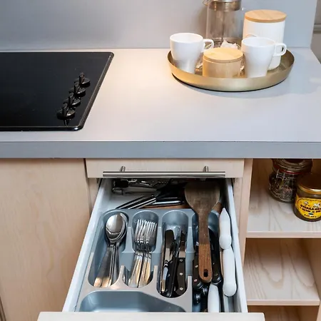 Stylish 1br Kalaranna, Walk To Old Town, Port, Cafés