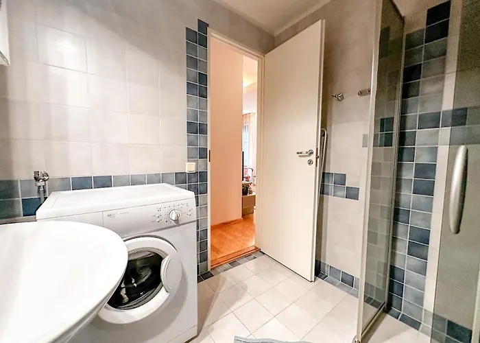 Stylish 1br Kalaranna, Walk To Old Town, Port, Cafes 公寓 *