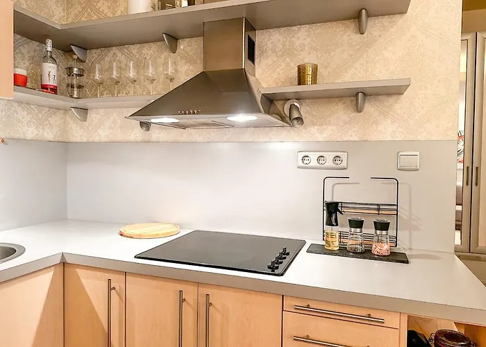 아파트 Stylish 1br Kalaranna, Walk To Old Town, Port, Cafes