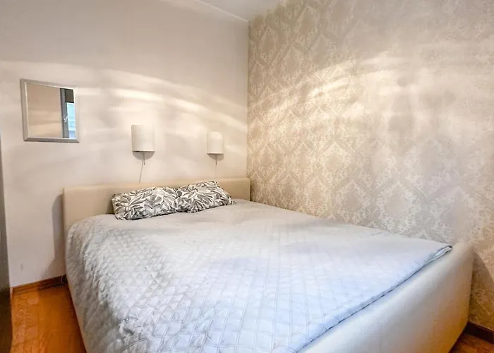 Stylish 1br Kalaranna, Walk To Old Town, Port, Cafes *